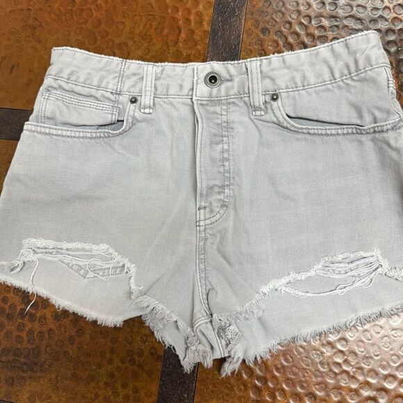 Free People Light Gray Distressed Jean Shorts - Size W29(8) - Casual Summer Styl - Picture 1 of 4